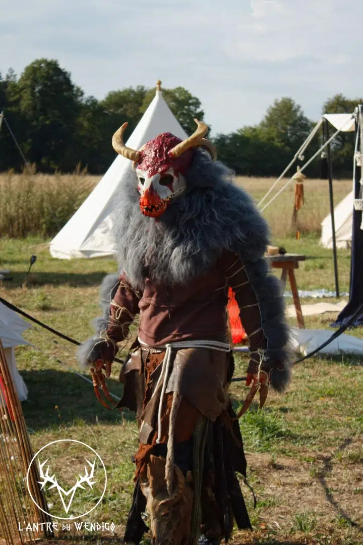 Wendigo-costume-monstre-mouton-corne